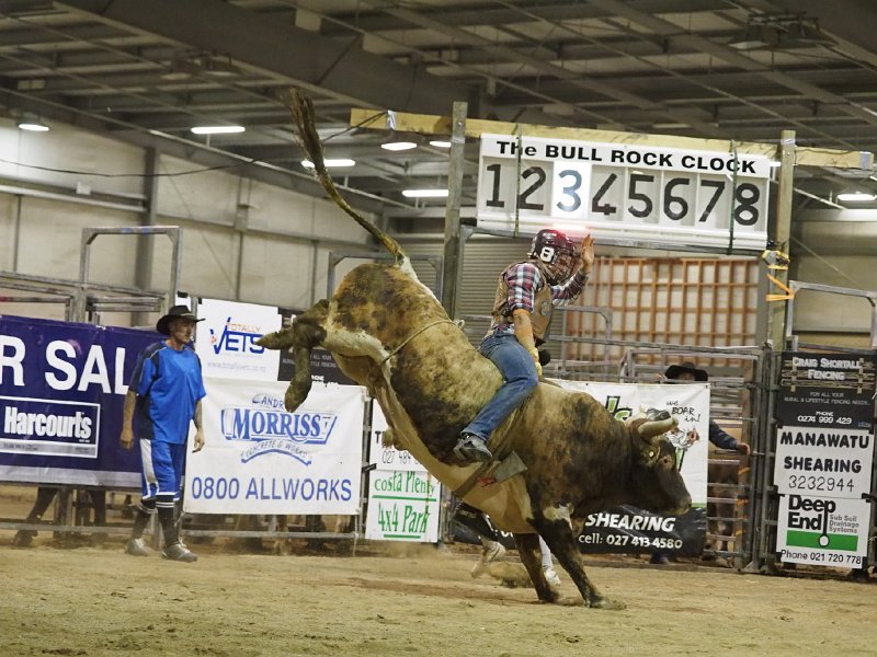 Manfield_2nd_round_140315_002.jpg - Pub Charity Ironman Bullride, Manfield 14 March 2015
